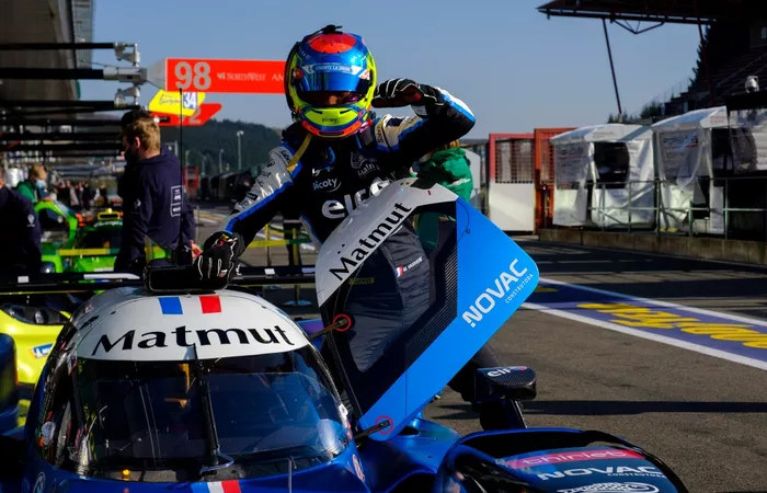 #36 Alpine Elf Matmut Alpine A480 - Gibson: Matthieu Vaxiviere