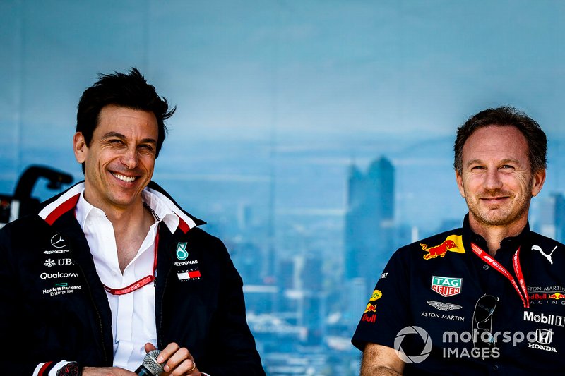 Toto Wolff, Executive Director (Business), Mercedes AMG, and Christian Horner, Team Principal, Red Bull Racing, on stage