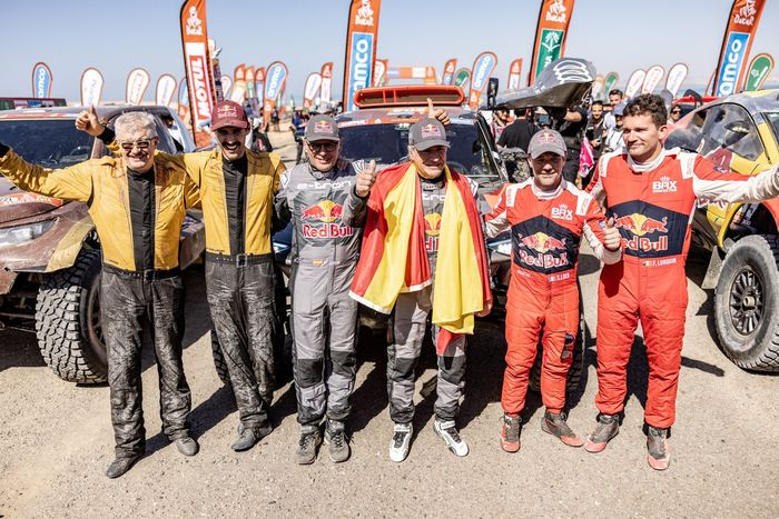 #221 Overdrive Racing Toyota Hilux Overdrive: Guillaume de Mevius, Xavier Panseri, #204 Team Audi Sport Audi RS Q e-tron E2: Carlos Sainz Sr, Lucas Cruz, #203 Bahrain Raid Xtreme Prodrive Hunter: Sebastien Loeb, Fabian Lurquin
