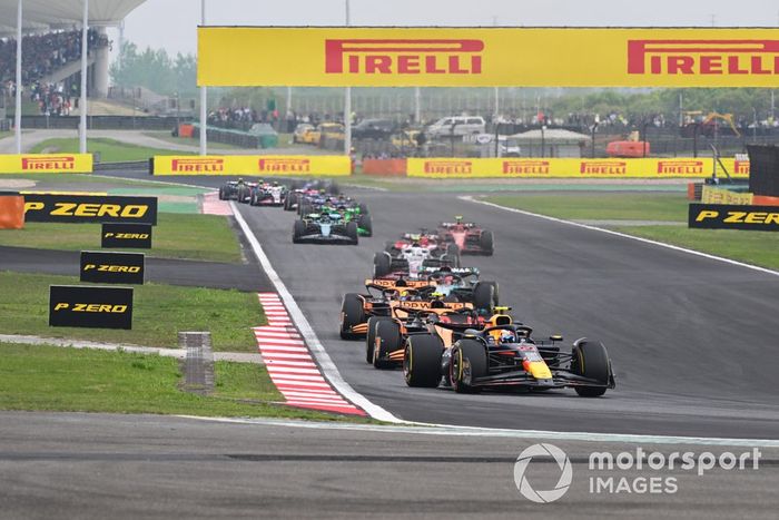 Sergio Pérez, Red Bull Racing RB20 Lando Norris, McLaren MCL38