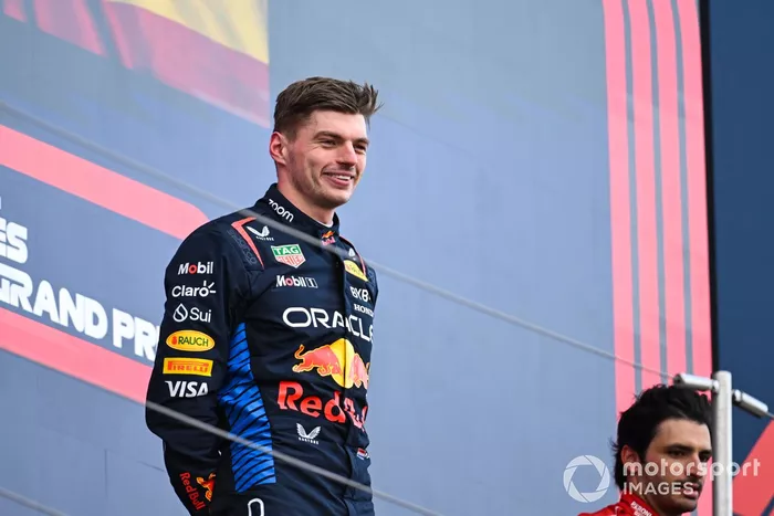 Max Verstappen, Red Bull Racing, 1ère position, sur le podium