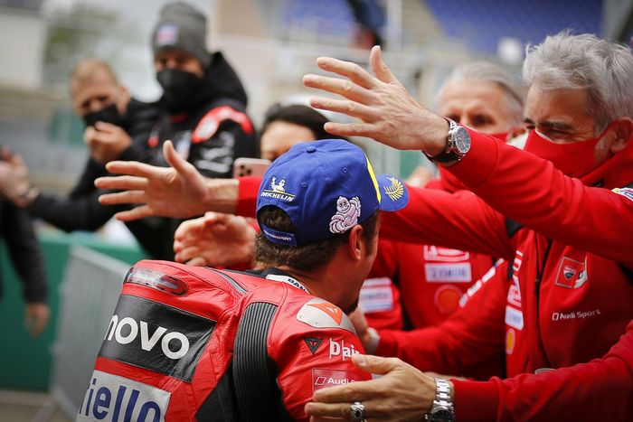 Ganador Jack Miller, Ducati Team celebra con el equipo
