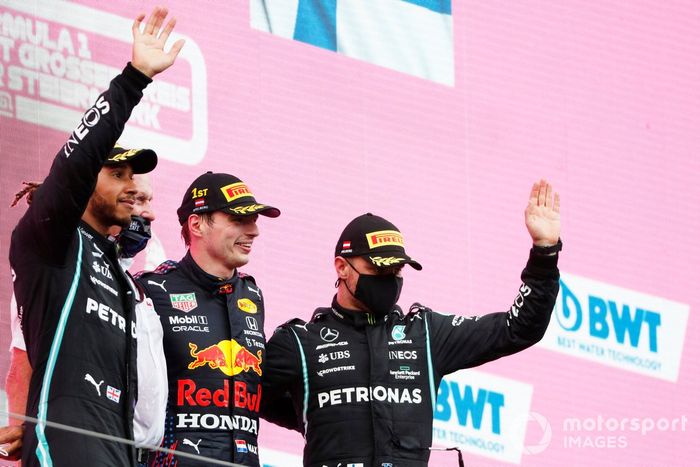 Podio: Helmut Marko, Consultor de Red Bull Racing,  ganador de la carrera Max Verstappen, segundo lugar Lewis Hamilton, Mercedes, tercer lugar Valtteri Bottas, Mercedes