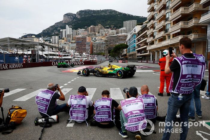Los fotógrafos apuntan a Lando Norris, McLaren MCL38