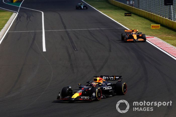 Max Verstappen, Red Bull Racing RB20, Lando Norris, McLaren MCL38