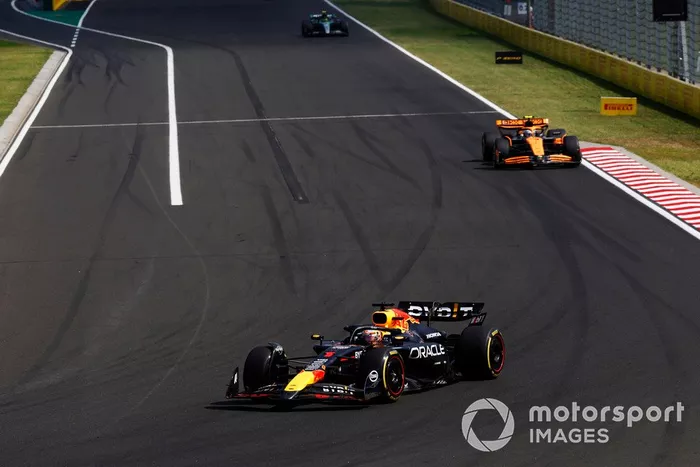 Max Verstappen, Red Bull Racing RB20, Lando Norris, McLaren MCL38