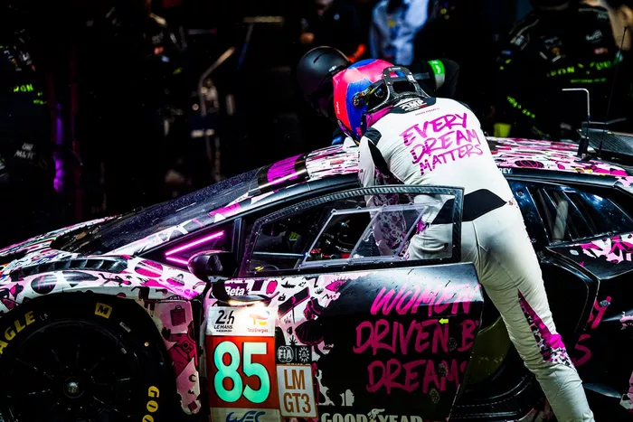 #85 Iron Dames Lamborghini Huracan LMGT3 Evo2: Sarah Bovy, Michelle Gatting, Rahel Frey 