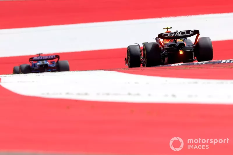 Alex Albon, Williams FW45, Sergio Perez, Red Bull Racing RB19