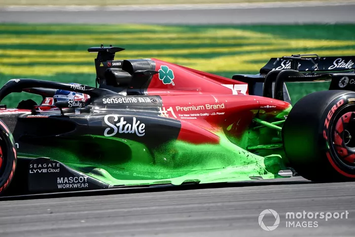Valtteri Bottas, Alfa Romeo C43, con pintura aerodinámica aplicada