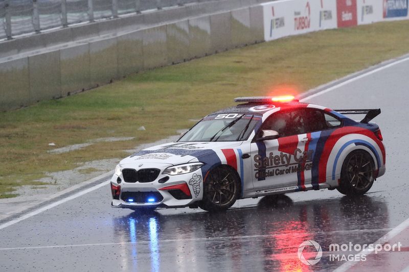 El Safety car bajo la lluvia de Mandalika