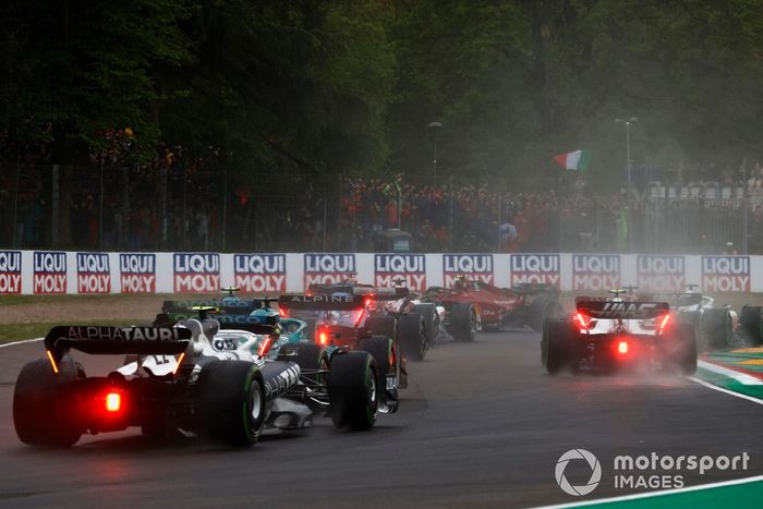 Sebastian Vettel, Aston Martin AMR22, Lance Stroll, Aston Martin AMR22, Yuki Tsunoda, AlphaTauri AT03