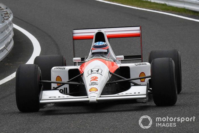 Takuma Sato, Mclaren Honda MP4/6 en la exhibición con coches históricos por el 30 Aniversario de Suzuka en F1
