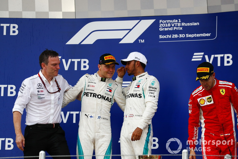 Технічний директор Mercedes AMG F1 Джеймс Еллісон, Валттері Боттас, Льюіс Хемілтон, Mercedes AMG F1, Себастьян Феттель, Ferrari
