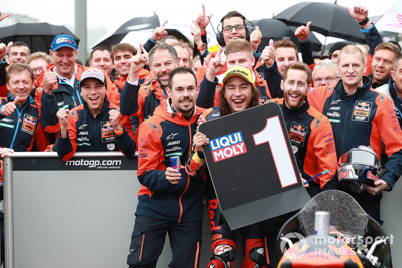 Yarış galibi Can Öncü, Red Bull KTM Ajo