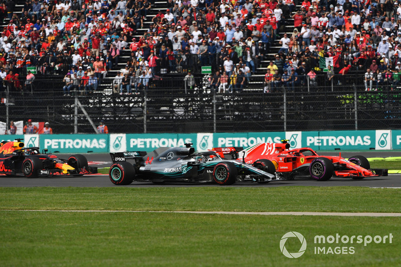 Lewis Hamilton, Mercedes-AMG F1 W09 EQ Power+ y Kimi Raikkonen, Ferrari SF71H