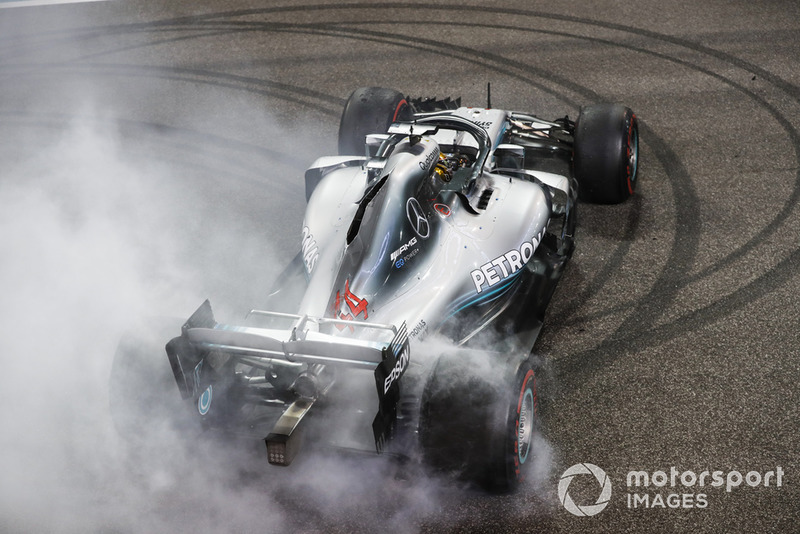 A Hamilton le piden que haga donuts