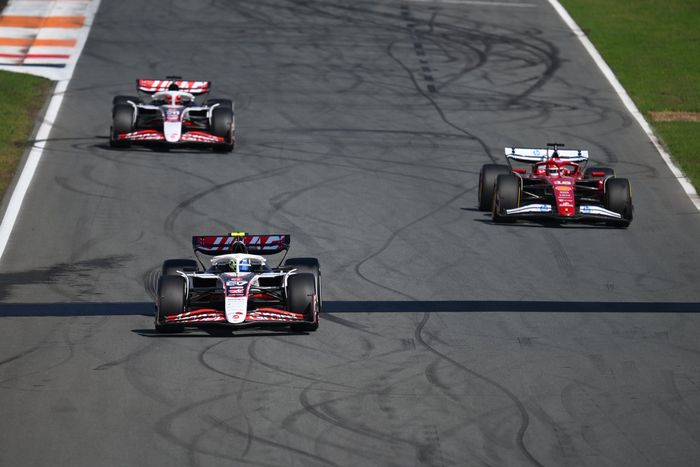 Esteban Ocon, Haas F1 Team, Oliver Bearman, Haas F1 Team