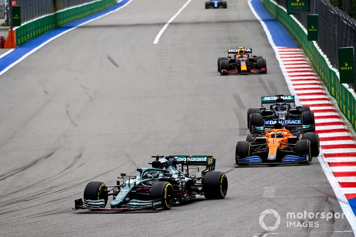 Lance Stroll, Aston Martin AMR21, Daniel Ricciardo, McLaren MCL35M, Lewis Hamilton, Mercedes W12