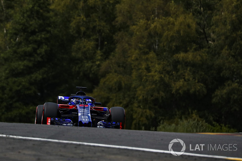 Hartley spins at the start of his final Q2 flyer