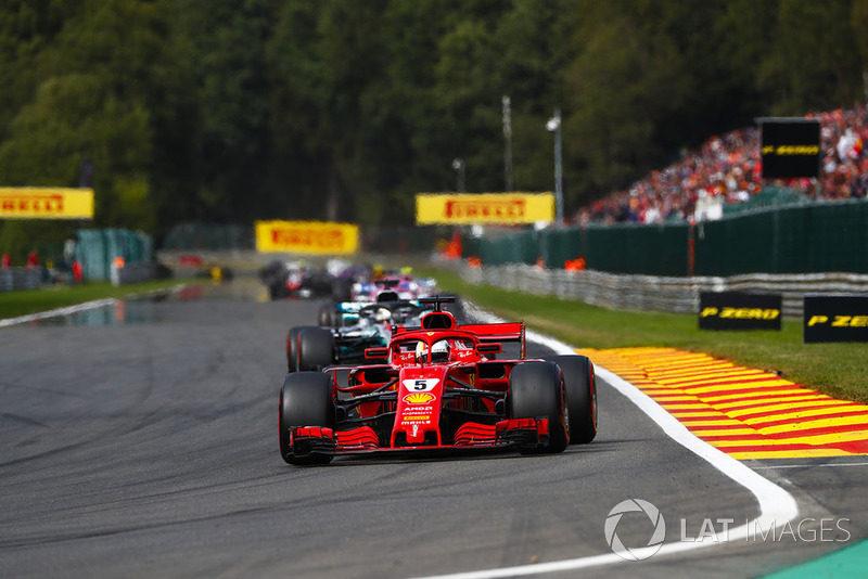 Sebastian Vettel, Ferrari SF71H ve Lewis Hamilton, Mercedes AMG F1 W09