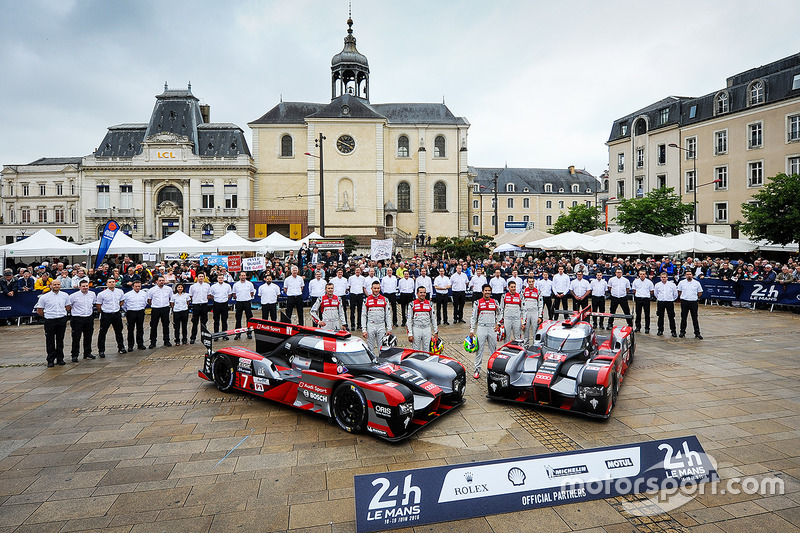 #7 Audi Sport Team Joest, Audi R18: Marcel Fässler, Andre Lotterer, Benoit Tréluyer; #8 Audi Sport T