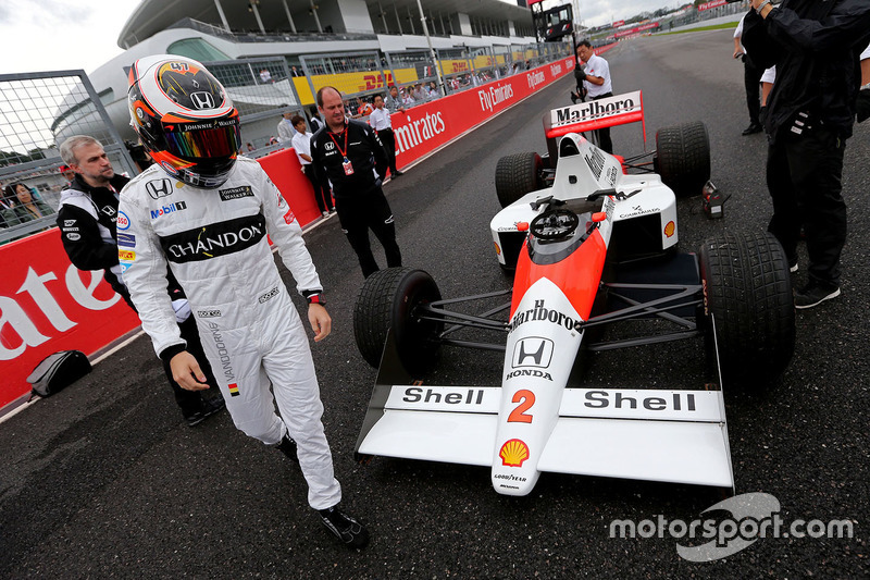 Stoffel Vandoorne, McLaren F1 Team, im McLaren MP4/5 von Alain Prost aus der Saison 1989