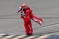 Race winner Kyle Larson, Chip Ganassi Racing Chevrolet