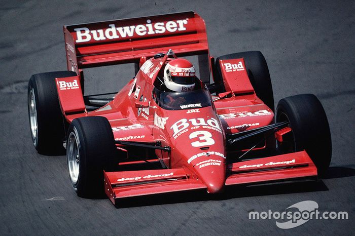 Às vezes não é necessário nada sensacional ou uma cor extravagante para fazer sucesso. Bobby Rahal foi bi na Indy em 86/87 e cravou a cervejaria Budweiser e o carro vermelho. 