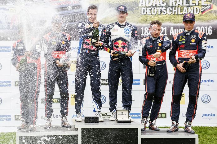 Podio: i vincitori Sébastien Ogier, Julien Ingrassia, Volkswagen Motorsport, al secondo posto Daniel Sordo, Marc Marti, Hyundai Motorsport, al terzo posto Thierry Neuville, Nicolas Gilsoul, Hyundai Motorsport