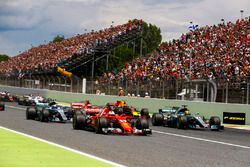 Sebastian Vettel, Ferrari SF70H, Lewis Hamilton, Mercedes AMG F1 W08