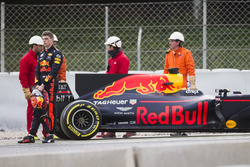 Max Verstappen, Red Bull Racing RB13, detenido en pista