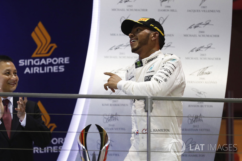 Podium: race winner Lewis Hamilton, Mercedes AMG F1
