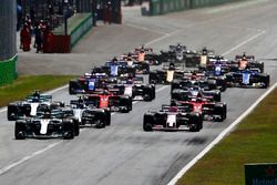 Lewis Hamilton, Mercedes AMG F1 W08, at the start of the race