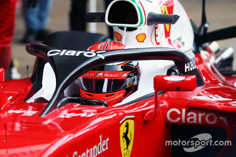 Kimi Raikkonen, Ferrari SF16-H, probando el Halo una protección para el habitáculo.