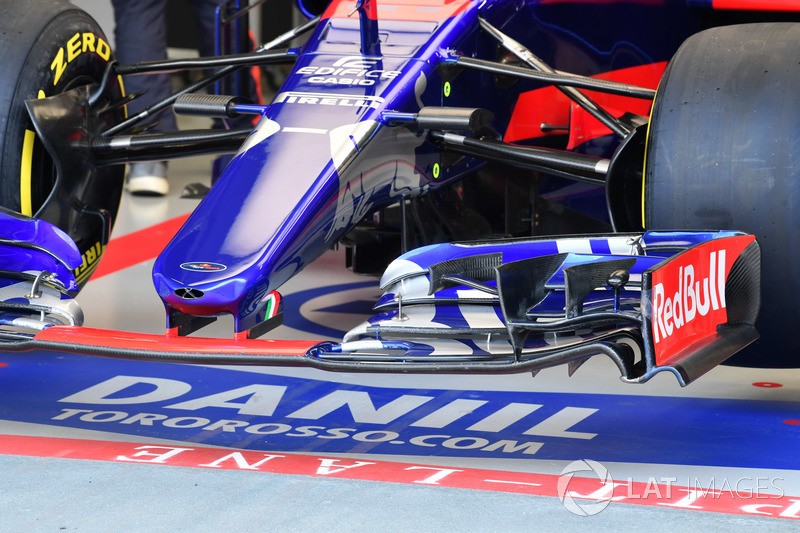 Scuderia Toro Rosso STR12 front wing detail