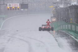 Kimi Raikkonen, Ferrari SF16-H tras su accidente