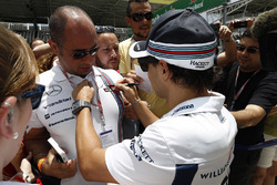 Felipe Massa, Williams, schreibt Autogramme