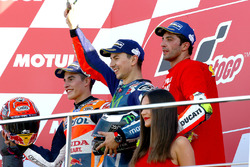Podium: winnaar Jorge Lorenzo, Yamaha Factory Racing, tweede Marc Marquez, Repsol Honda Team, derde