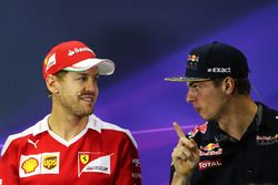 (L naar R): Sebastian Vettel, Ferrari met Max Verstappen, Red Bull Racing, tijdens de FIA persconfer