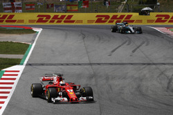 Себстьян Феттель, Ferrari SF70H, Льюіс Хемілтон, Mercedes AMG F1 W08