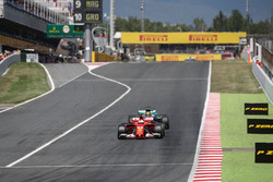 Sebastian Vettel, Ferrari SF70H en lutte avec Lewis Hamilton, Mercedes-Benz F1 W08