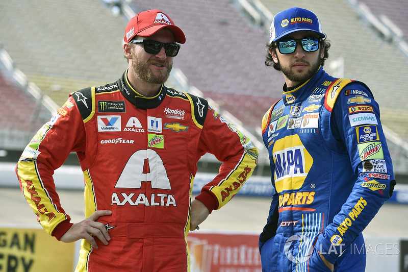 Chase Elliott, Hendrick Motorsports Chevrolet, Dale Earnhardt Jr., Hendrick Motorsports Chevrolet