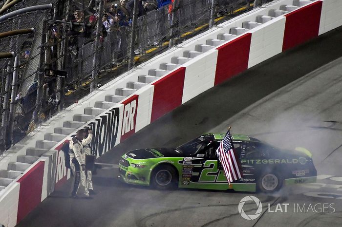 Ganador de la carrera Brad Keselowski, Team Penske Ford