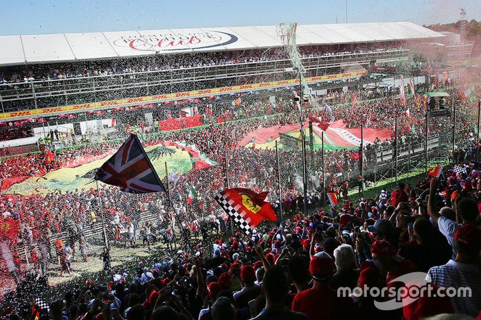 Aspectos de la celebración en el podio