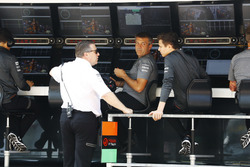 Zak Brown, Executive Director, McLaren Technology Group, talks to F3 driver Lando Norris on the pit