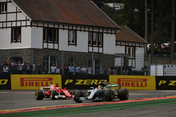 Lewis Hamilton, Mercedes-Benz F1 W08 Sebastian Vettel, Ferrari SF70H