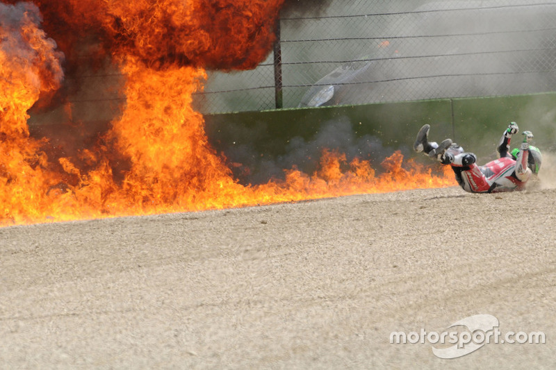 Eugene Laverty, Milwaukee Aprilia World Superbike Team crash