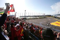 Felipe Massa, Williams FW40, Valtteri Bottas, Mercedes AMG F1 W08