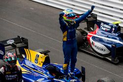 Ganador de la carrera Oliver Rowland, DAMS