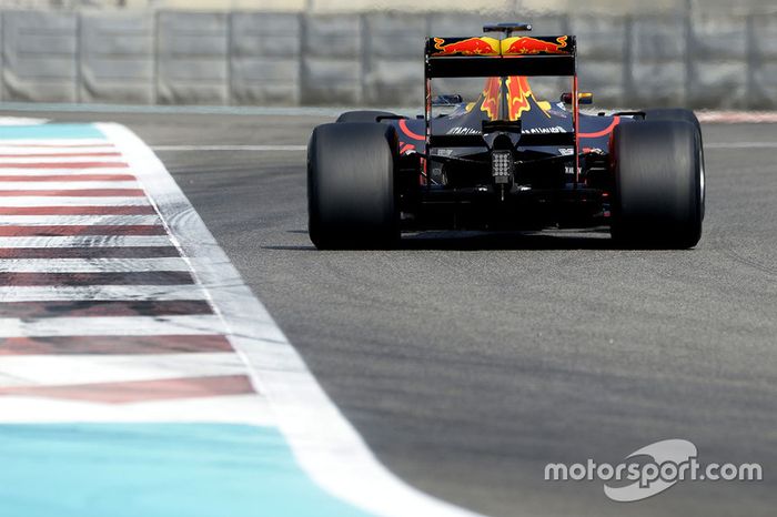 Daniel Ricciardo, Red Bull Racing con las nuevas Pirelli 2017